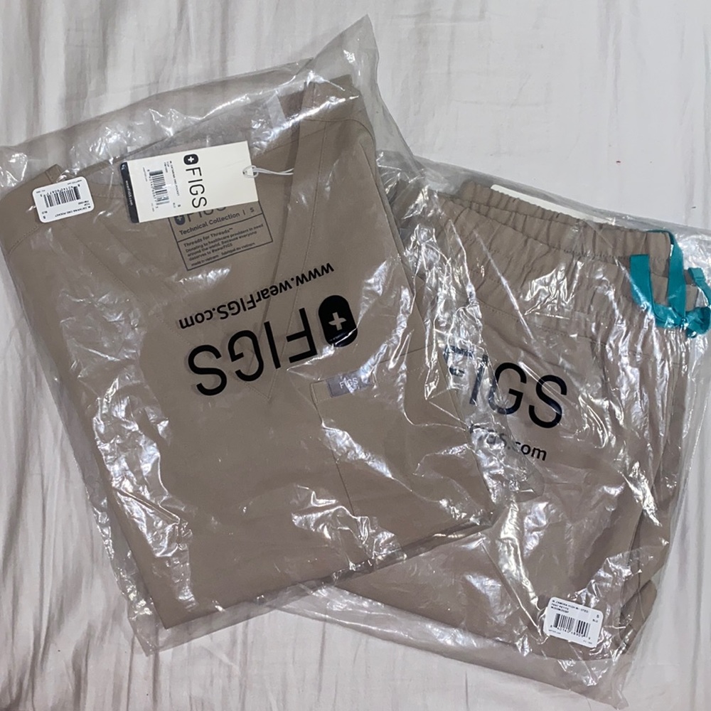 Figs Boulder Small Catarina One Pocket / Petite Zamora High Waisted Pant